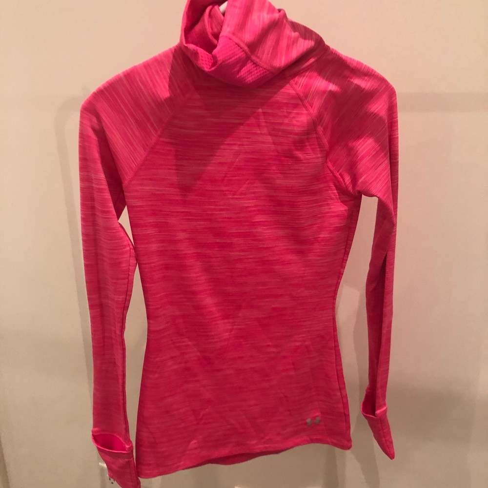 Under armour fitted turtleneck in size S